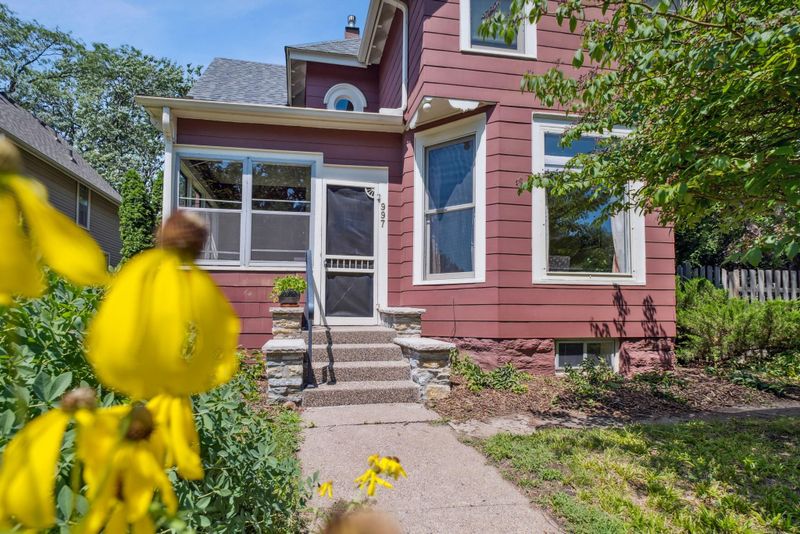 997 Bayless Ave, Saint Paul, MN 55114