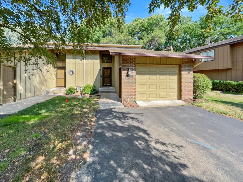 6916 Unity Ave N, Brooklyn Center, MN 55429