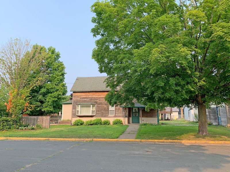 717 E Butternut Ave, Luck, WI 54853