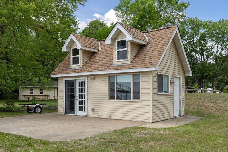 2483 Lake Ave, White Bear Lake, MN 55110