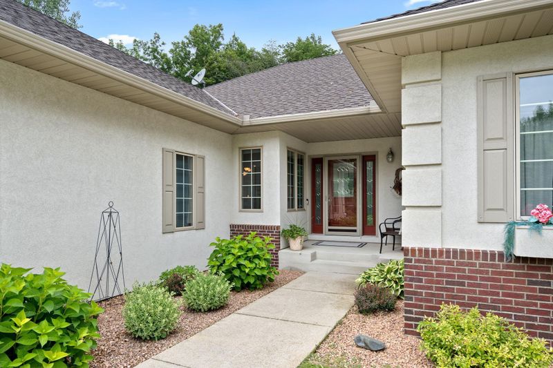 2050 Raspberry Ridge Pl NE, Owatonna, MN 55060