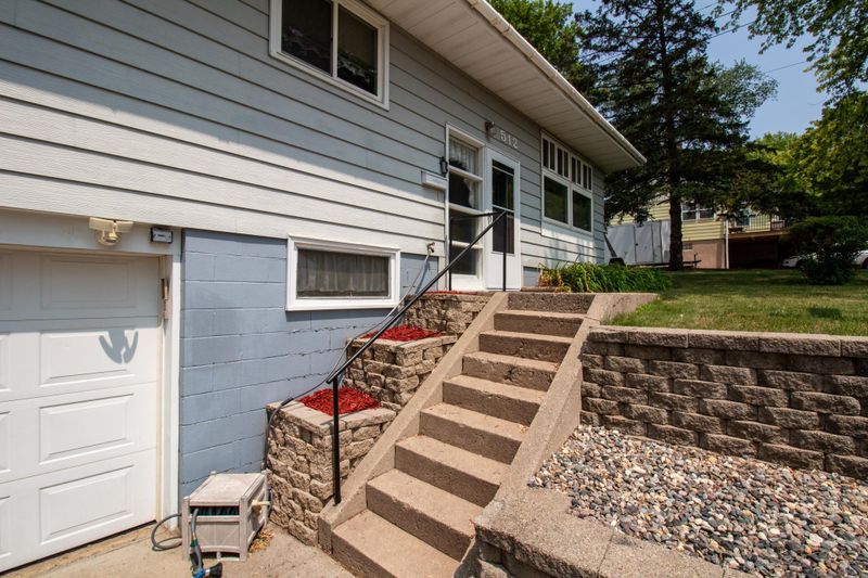 512 W Cedar Ave, Fergus Falls, MN 56537