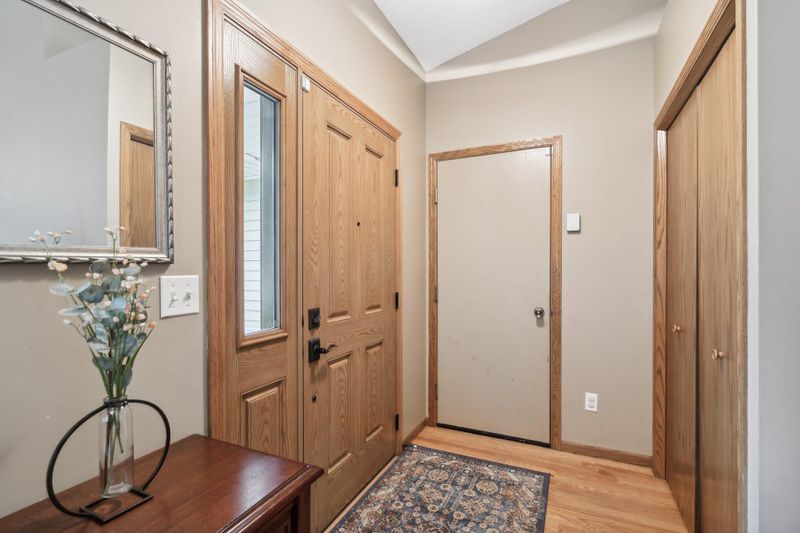 7783 Upper 26th St N, Oakdale, MN 55128