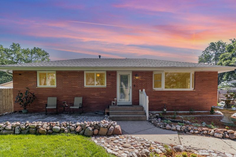 7236 Penn Ave N, Brooklyn Center, MN 55430