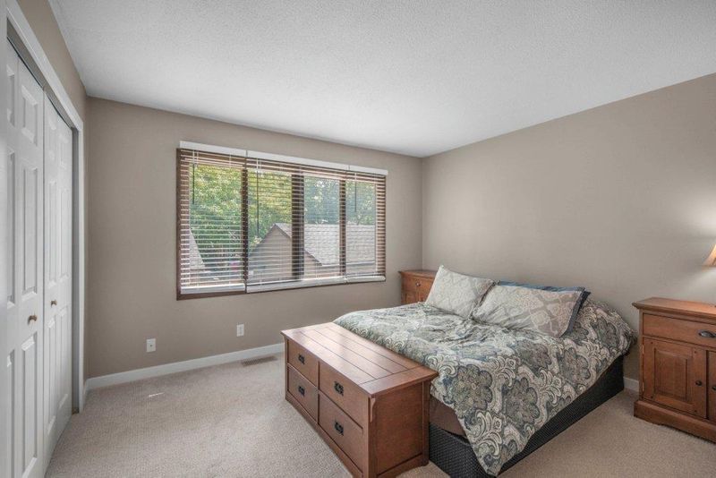 314 W Eagle Lake Dr, Maple Grove, MN 55369