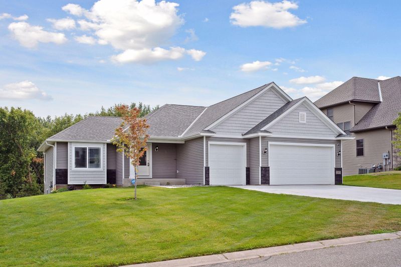 1165 Woodland Dr, Howard Lake, MN 55349