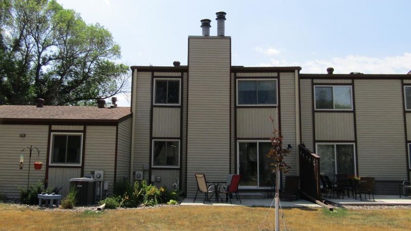 1607 Meadow Cir SE, Rochester, MN 55904