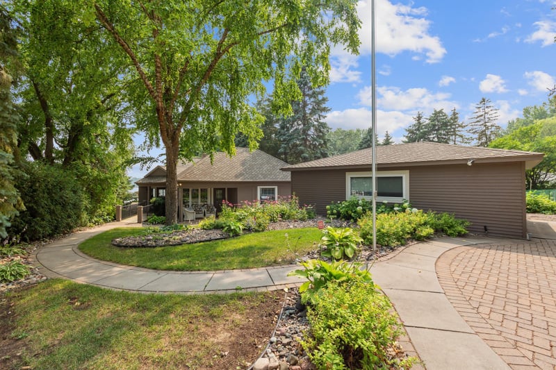 408 W Horseshoe Dr, Shoreview, MN 55126