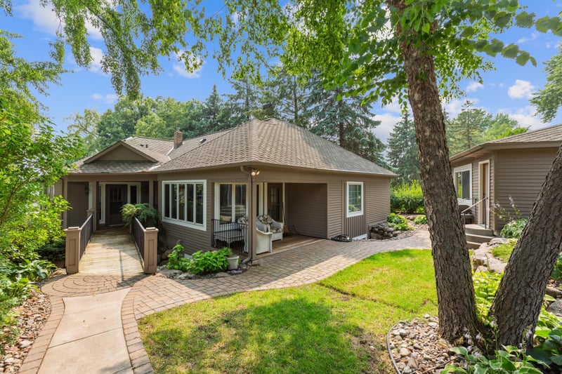408 W Horseshoe Dr, Shoreview, MN 55126