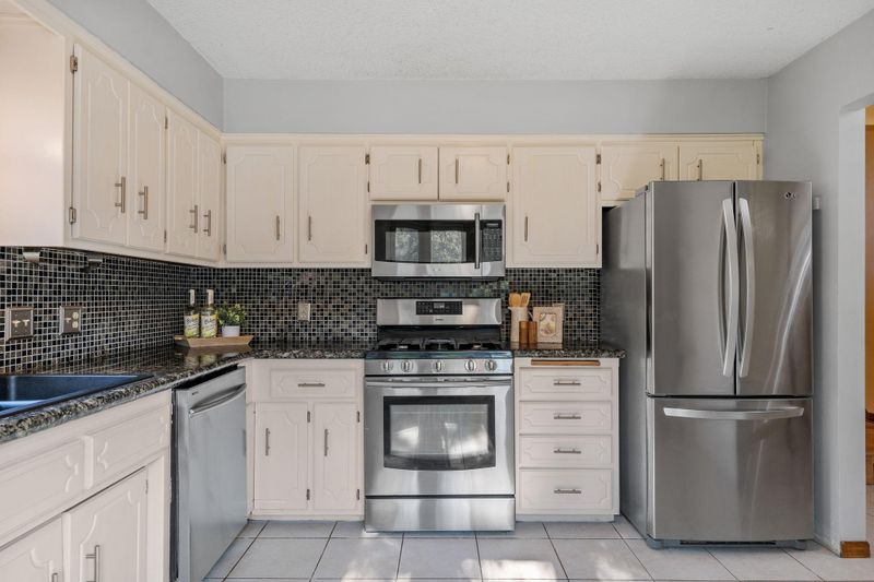 7425 Fremont Ave N, Brooklyn Park, MN 55444