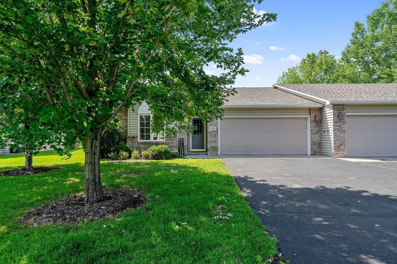 890 Evergreen Ct, Vadnais Heights, MN 55127