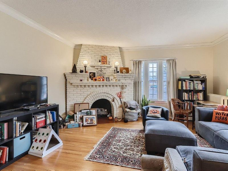 1055 Laurel Ave, Saint Paul, MN 55104