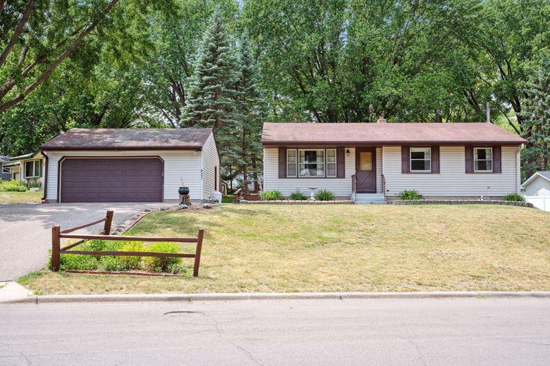 6417 Scheel Dr, Woodbury, MN 55125