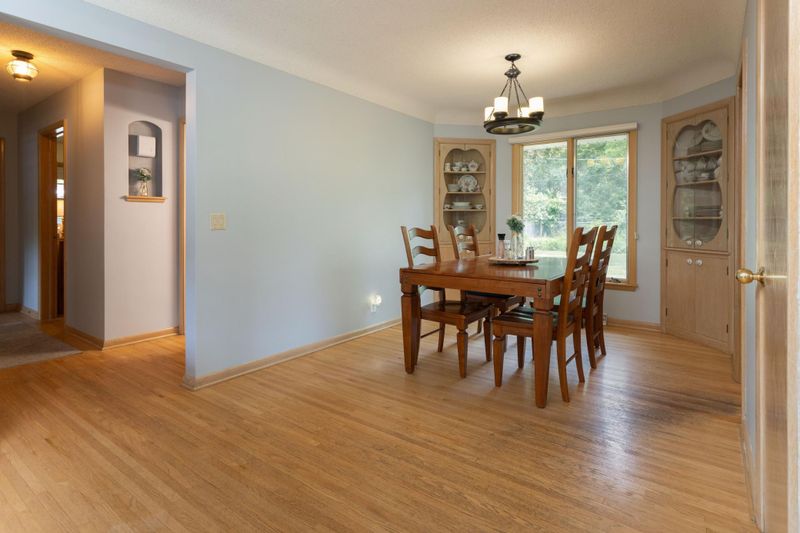 9835 Dellridge Rd, Bloomington, MN 55425