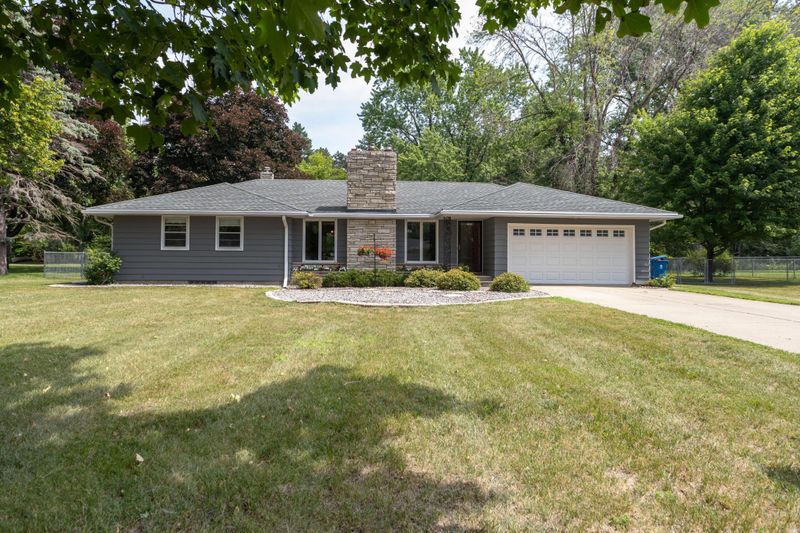 9835 Dellridge Rd, Bloomington, MN 55425