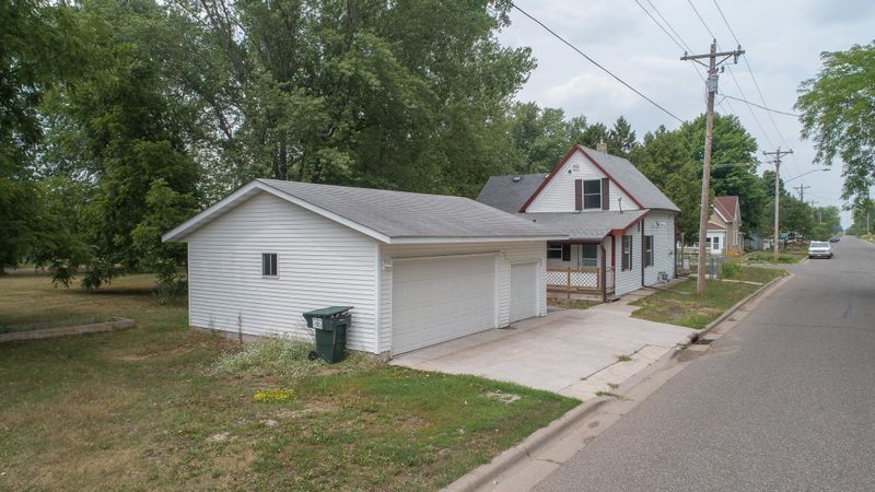 20 W 3rd St, Rush City, MN 55069