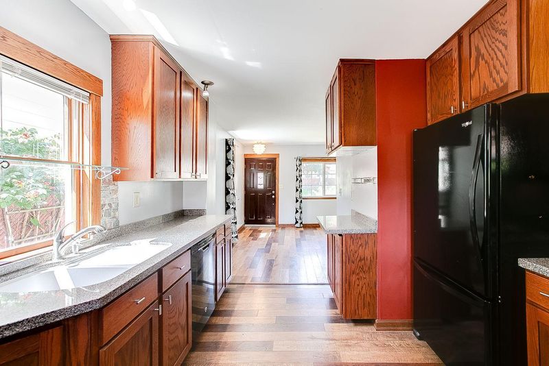 884 Clayland St, Saint Paul, MN 55104