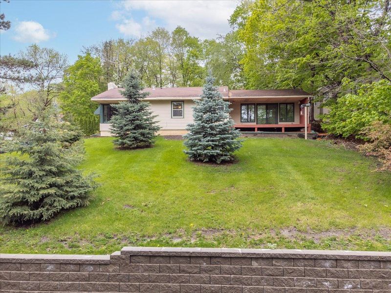 6140 Hawthorne Rd, Mound, MN 55364