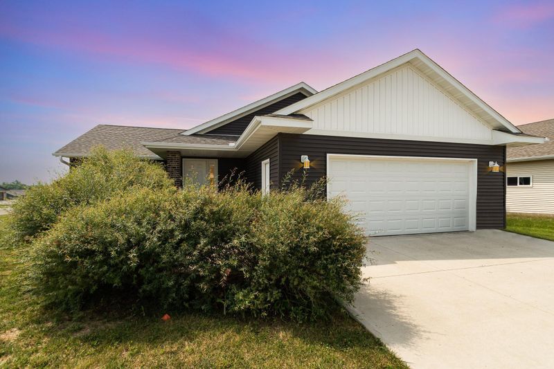 213 Oak Dr, Eagle Lake, MN 56024