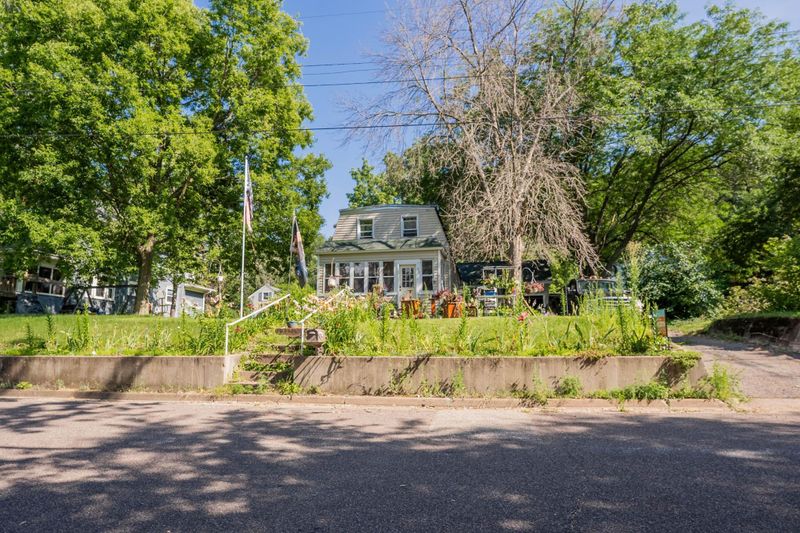 207 W Montgomery St, Durand, WI 54736