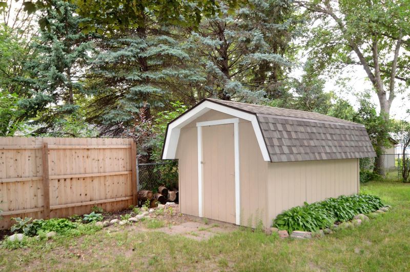 311 Sunrise Dr, Litchfield, MN 55355