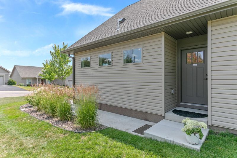 134 Highland Dr, Carver, MN 55315