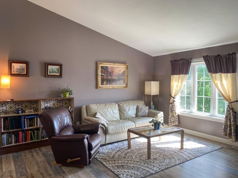 405 13th Ave NW, Kasson, MN 55944