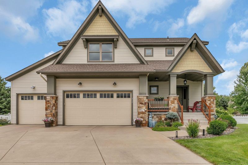 212 Boulder Ct, Sartell, MN 56377