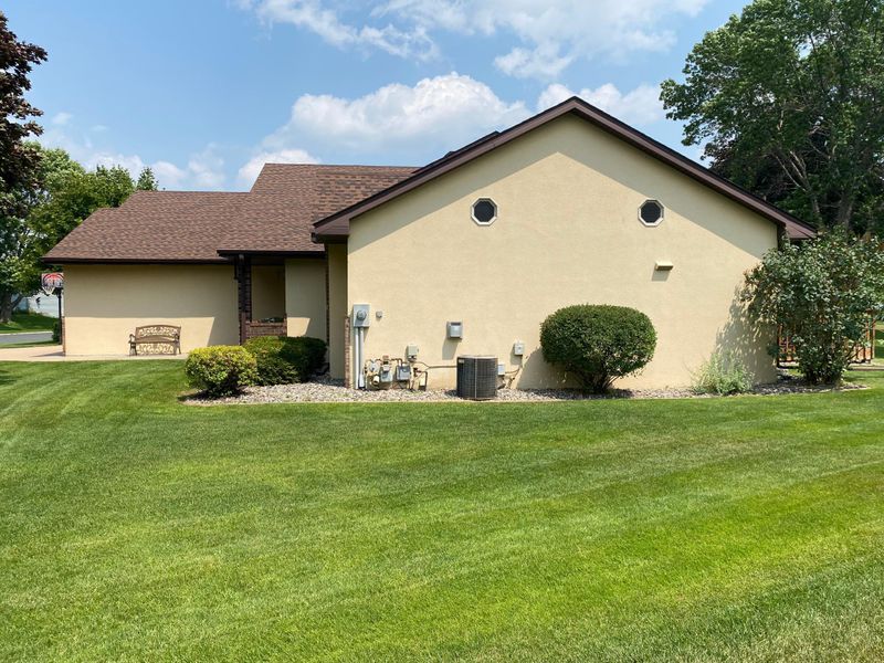 1206 Prairie Ln, Shakopee, MN 55379