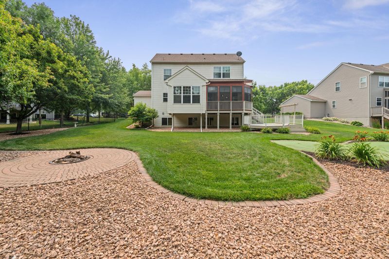 732 Oak Dr, Victoria, MN 55386