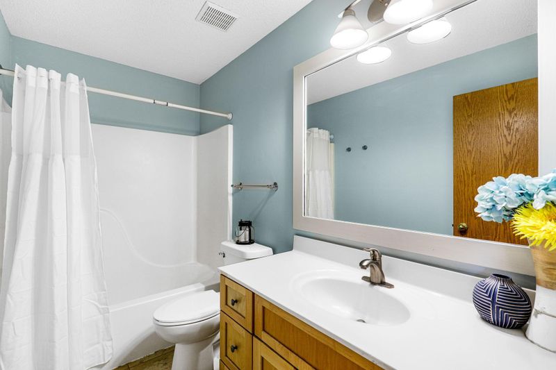 15660 Gateway Pa, Apple Valley, MN 55124