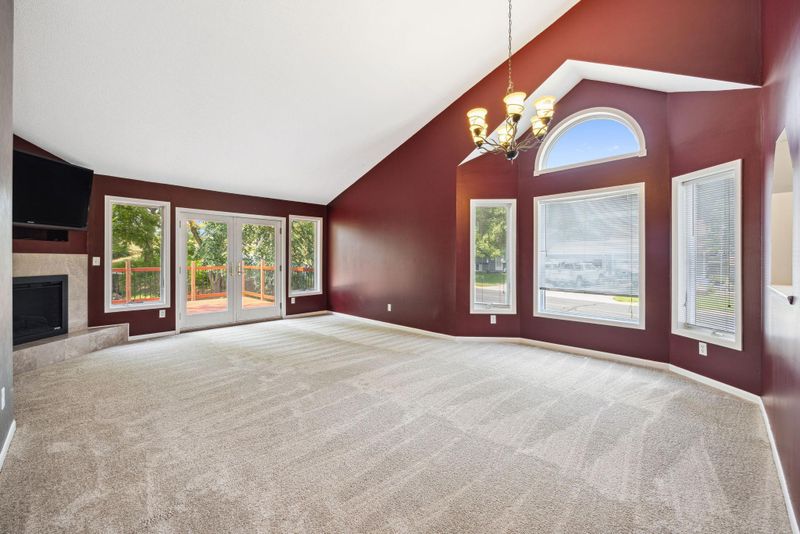 6141 Maple St, Rockford, MN 55373