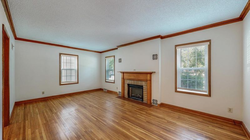 827 2nd St NW, Rochester, MN 55901