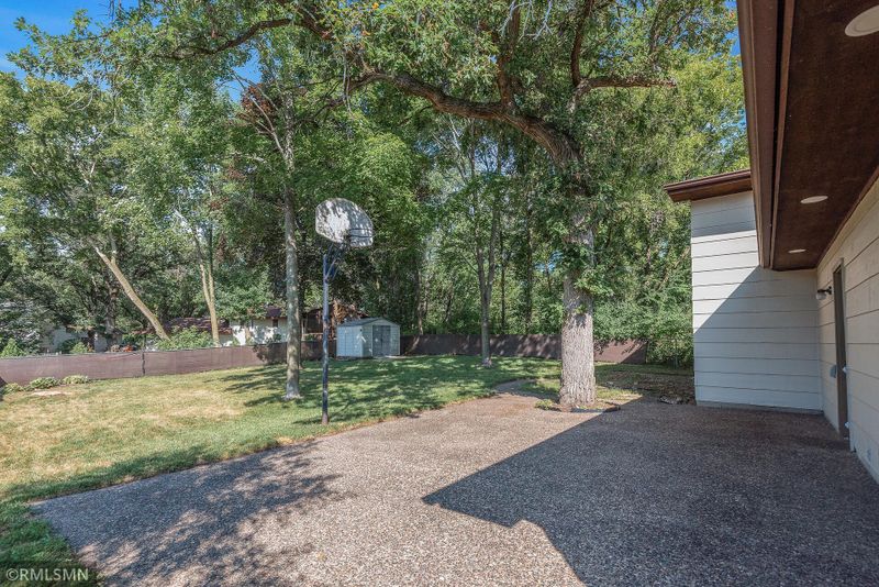 10614 Drake St NW, Coon Rapids, MN 55433