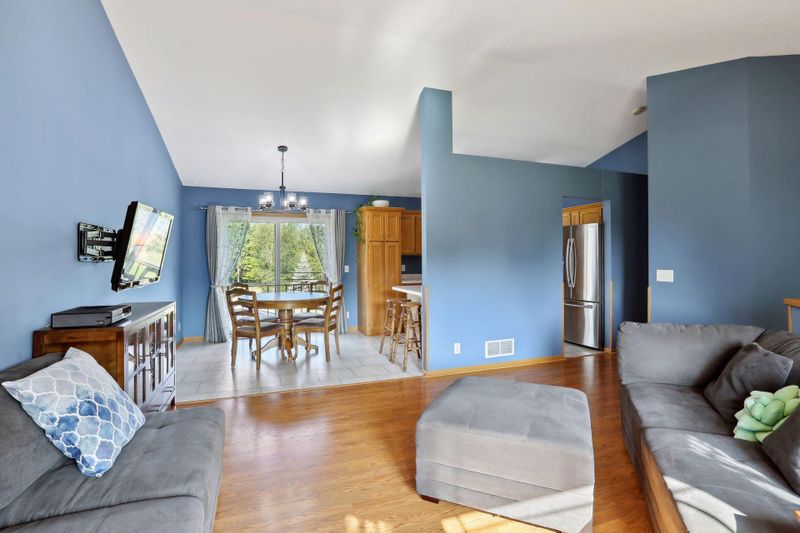 21188 Rendova St NE, Cedar, MN 55011