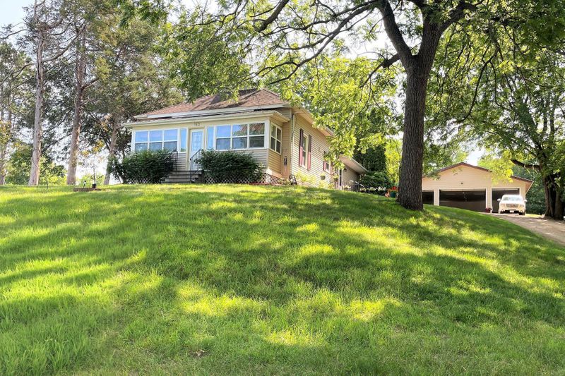 712 1st St N, Waterville, MN 56096