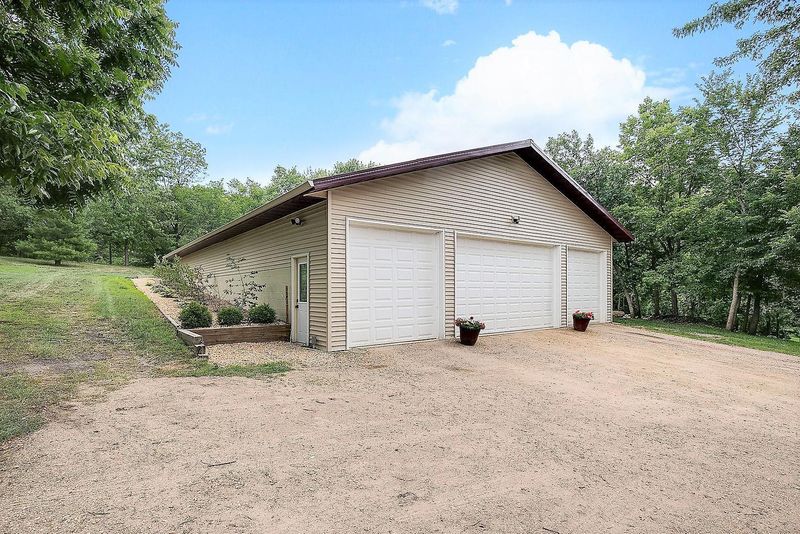 712 1st St N, Waterville, MN 56096