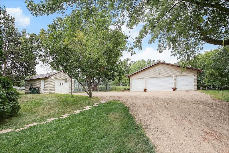 712 1st St N, Waterville, MN 56096
