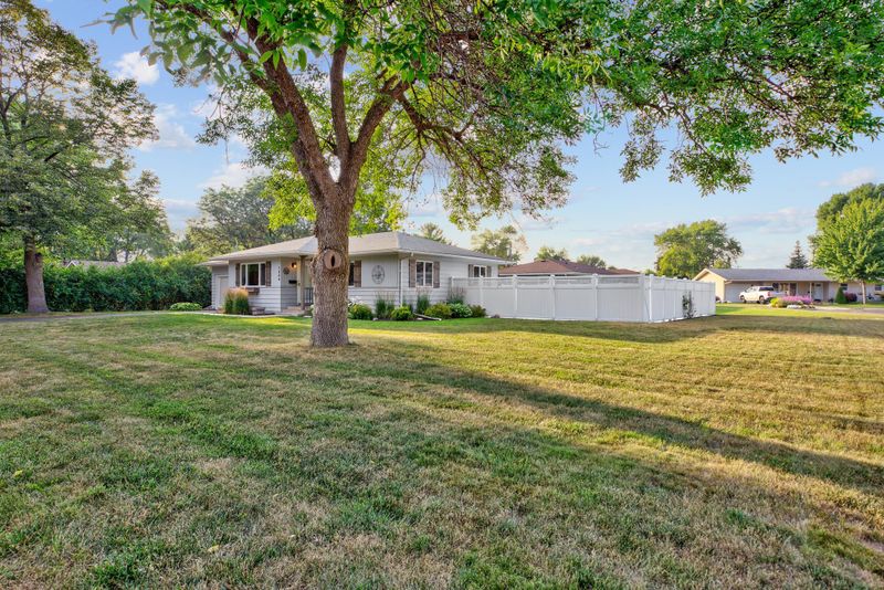 1208 Home Pl, Faribault, MN 55021