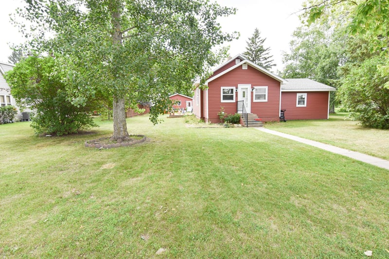 135 2nd St SW, Newfolden, MN 56738