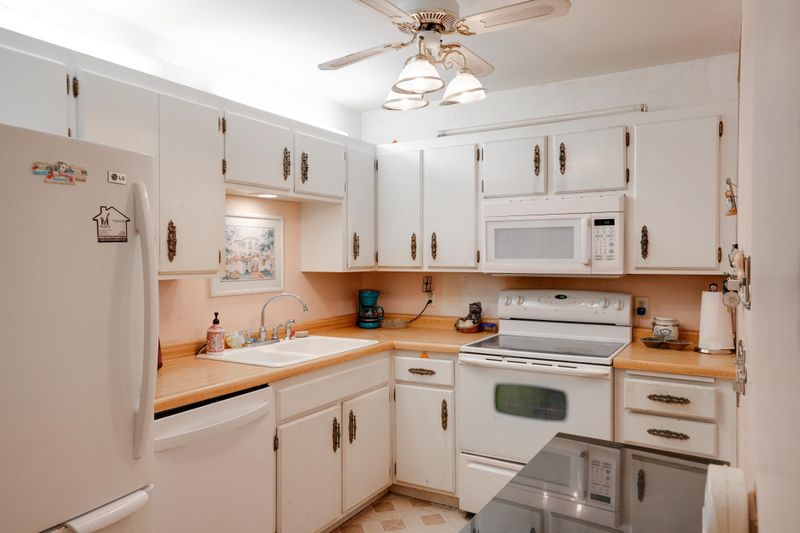 5140 W 102nd St #204, Bloomington, MN 55437
