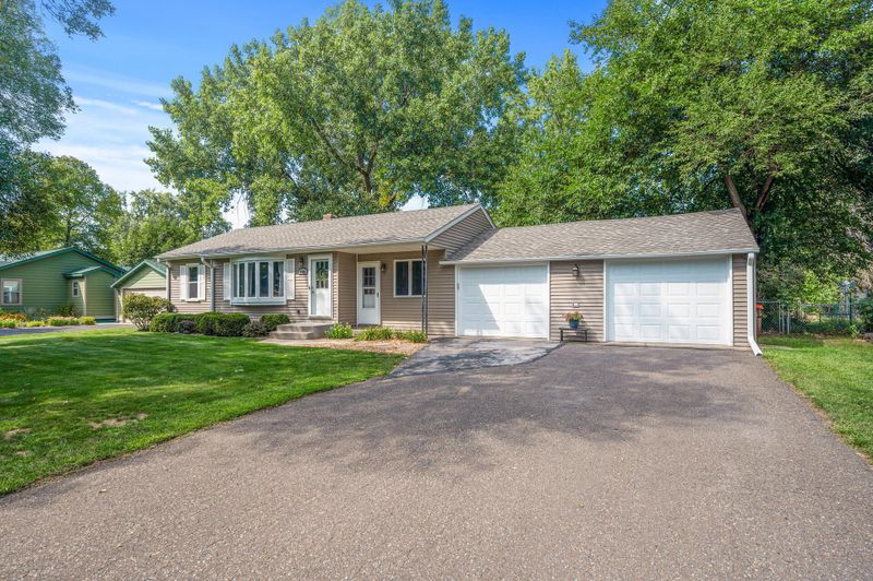 1509 Sandhurst Dr E, Maplewood, MN 55109