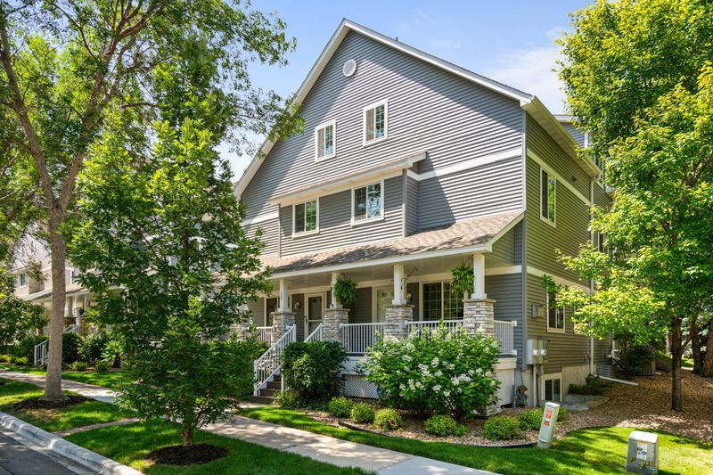 136 Willoughby Way W, Minnetonka, MN 55305