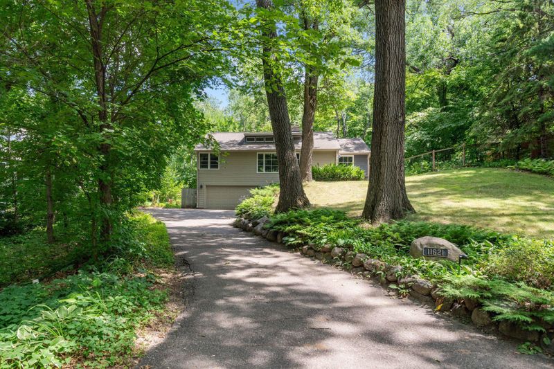 11621 Live Oak Dr, Minnetonka, MN 55305