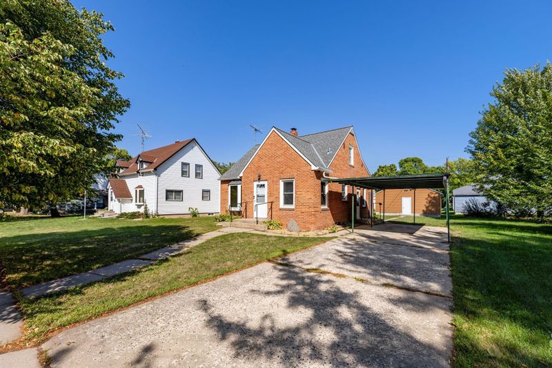 516 5th St, Gaylord, MN 55334