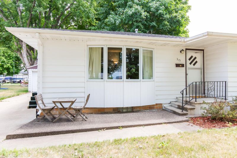 315 Pershing Ave N, New Prague, MN 56071