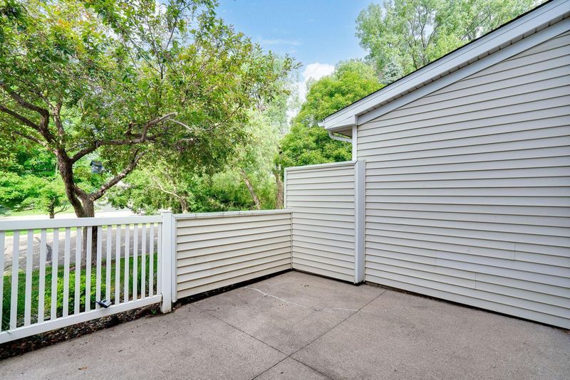 464 Hickory Ln N, Oakdale, MN 55128
