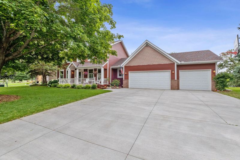 4645 Manor Dr, Eagan, MN 55123