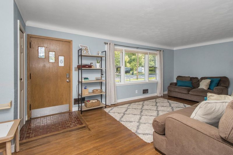 1526 Upper Afton Rd, Saint Paul, MN 55106