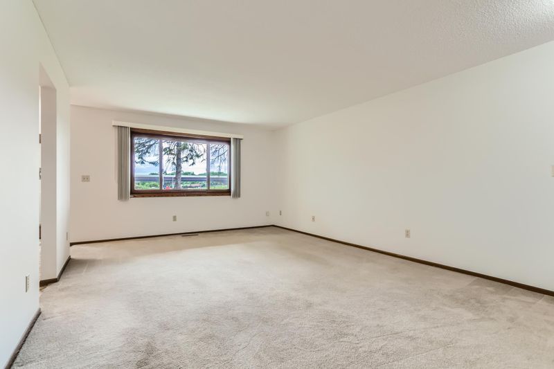 438 Etna St #104, Saint Paul, MN 55106